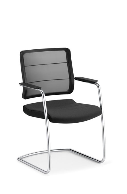 5C35 - Cantilever frame,
medium with armrests,
dynamic membrane
backrest
