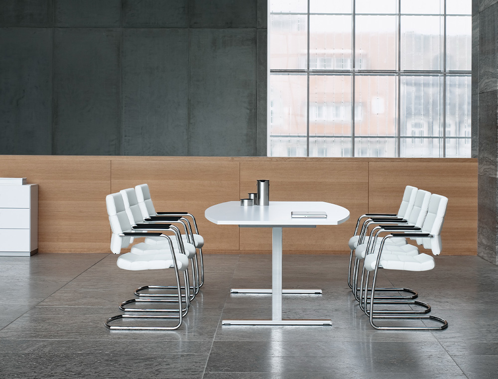 The low CHAMP visitor and conference chair. The white cantilever model catches everybody's eye thanks to the chromed metal parts and the armrest covers in black leather. In a modern environment, the six low CHAMP visitor and conference chairs form a distinct unit.