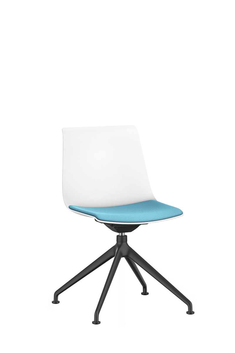 Besucher-Drehstuhl SHUFFLEis1 mit vierstrahligem, schwarz beschichteten Fuß- und Drehkreuz, weißer Kunststoffschale und blauem Sitzpolster | by Interstuhl
