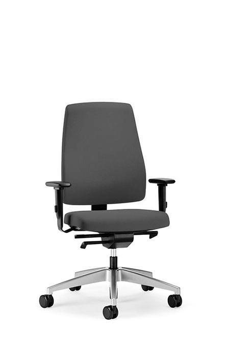 152GM - Seduta ufficio girevole,  
schienale medio con
tessuto conduttivo, 
syncromeccanismo,
regolazione del peso
altezza dello schienale: 530 mm
