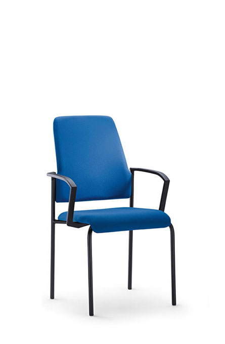 450G - Seduta a 4 gambe, 
sedile e schienale imbottito, 
braccioli in polipropilene, 
altezza pila: 6 pezzi