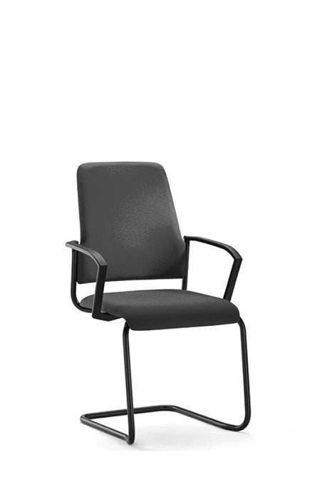 550G - Seduta cantilever, 
sedile e schienale imbottito, 
braccioli in polipropilene,
altezza pila: 5 pezzi