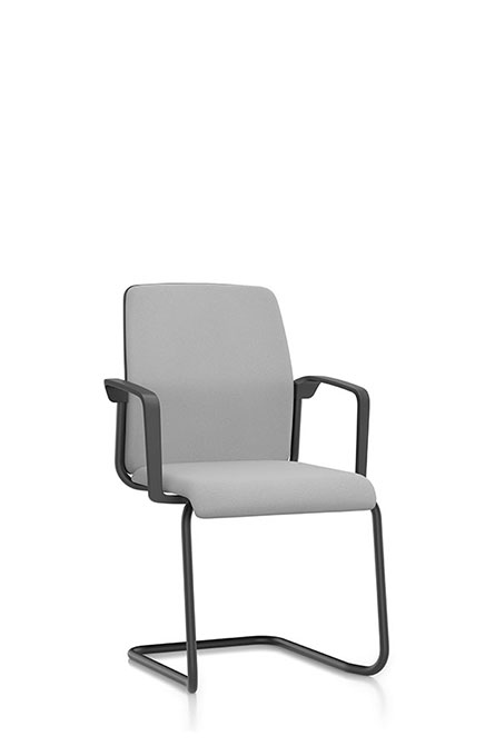 5S50 - Seduta cantilever, 
sedile e schienale imbottito, 
braccioli in polipropilene,
altezza pila: 5 pezzi