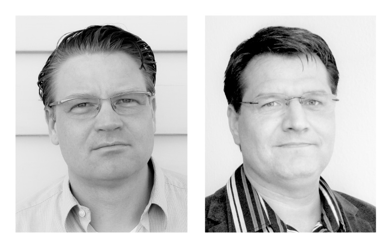 Fotografie in bianco e nero dei designer di PURE, Andreas Krob e Joachim Brüske. In giacca e camicia guardano l'obiettivo